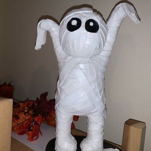 Carl the mummy Halloween statue